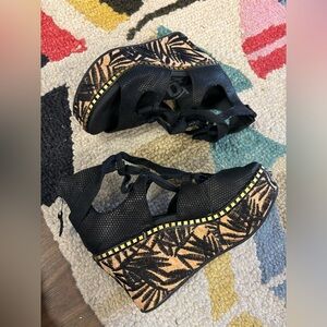 OTBT Black and Tan Platform Sandals